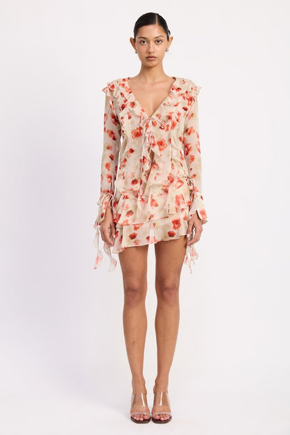 Model height 5'9″, wearing size Small—good reference for fit and length. 