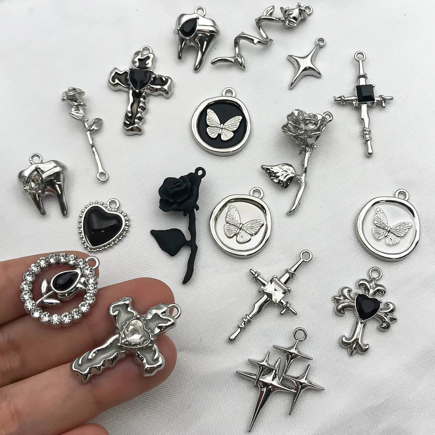 5Pcs Metal Alloy Charms Black Series Sweet and Cool Style Butterfly Cross Flower Shape Pendants Decorations For Jewelry Making