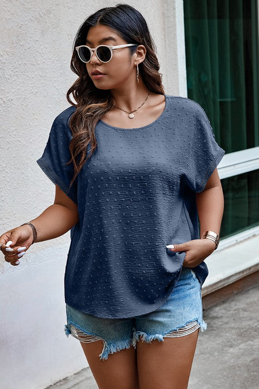 Round neckline gives a classic and comfortable look. 