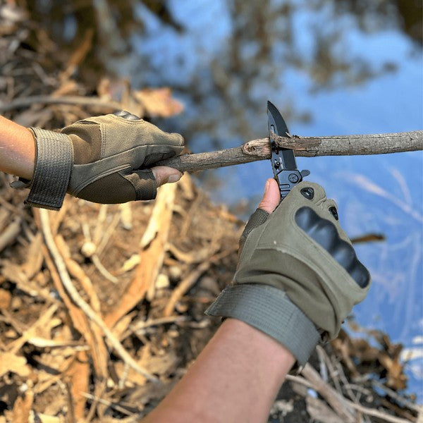 Built for battle and designed for dexterity, these Tactical Military Fingerless Airsoft Gloves are your go-to gear for airsoft, paintball, tactical training, and outdoor missions. With reinforced knuckles and breathable materials, they deliver the perfect balance of protection, flexibility, and grip—without sacrificing speed.