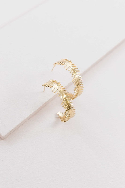 These Leaf Wreath Hoop Earrings feature a delicate arrangement of leaves—some adorned with shimmering crystals—forming a graceful wreath around your earlobe. Whether you’re dressing for brunch, a garden party, or a romantic evening, these hoops bring a touch of organic beauty to any look.