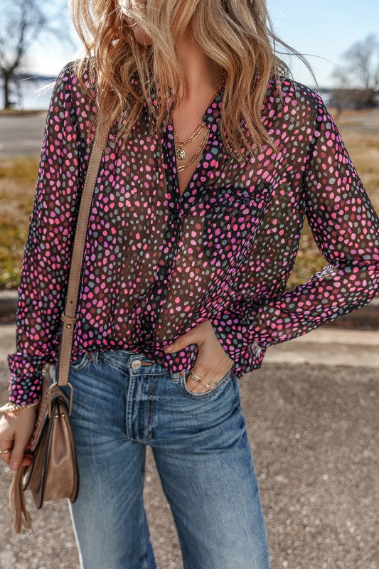 Casual-everyday design that pairs well with jeans, skirts, or shorts for an easygoing look. 