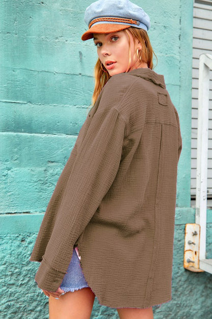 Details like front pockets add authenticity & practical wear. 
