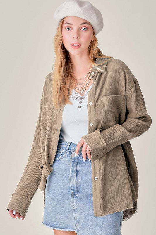 A traditional collar gives a smart finish to a casual piece. 