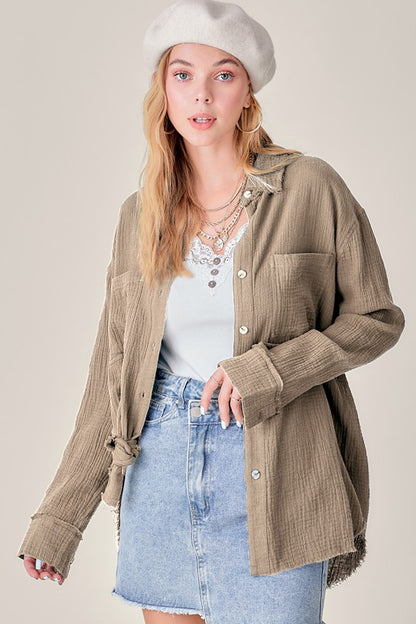 A traditional collar gives a smart finish to a casual piece. 